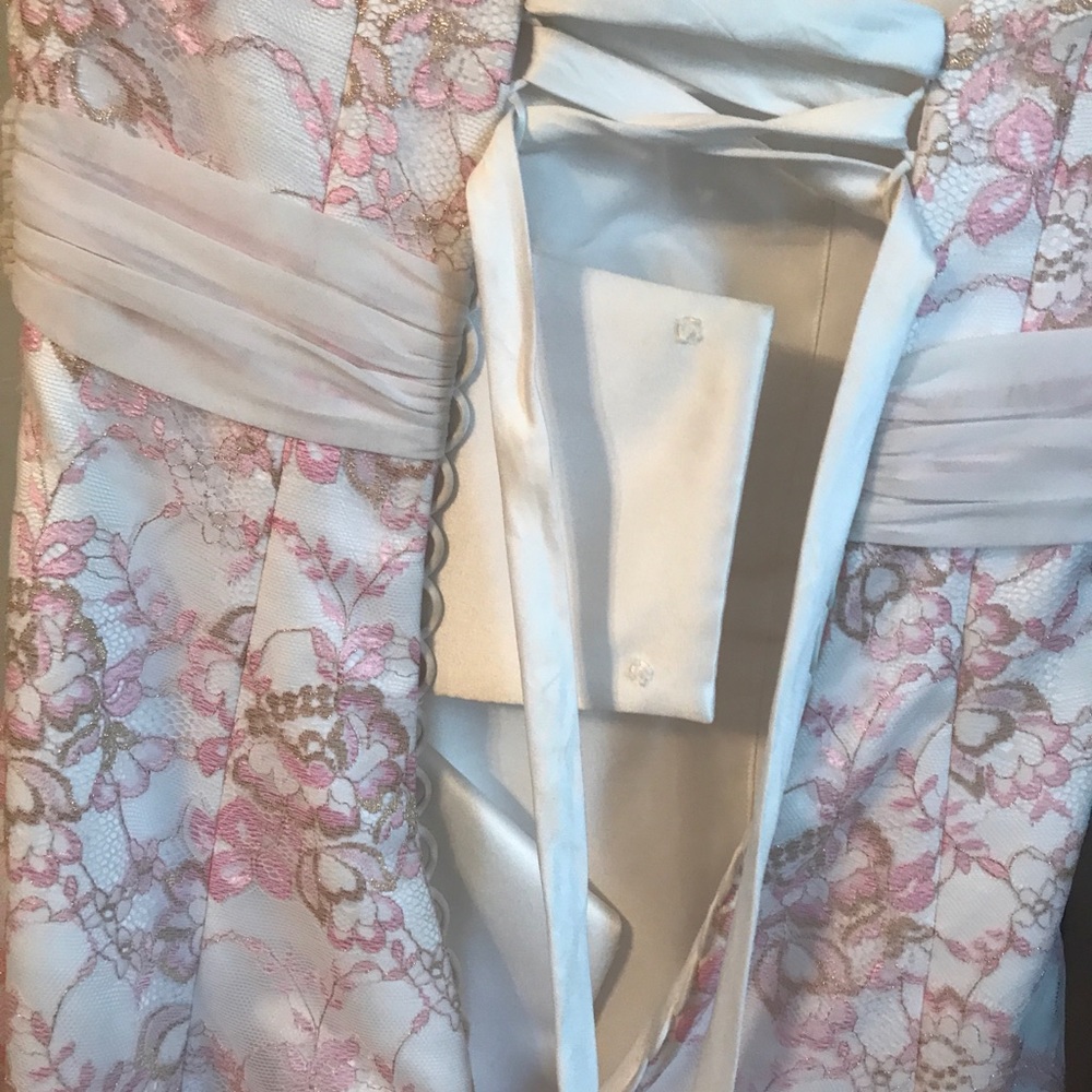 Dress - Picture 3 of 4